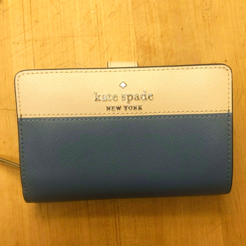 NWT- Kate Spade- Women’s Medium Bi-fold Wallet